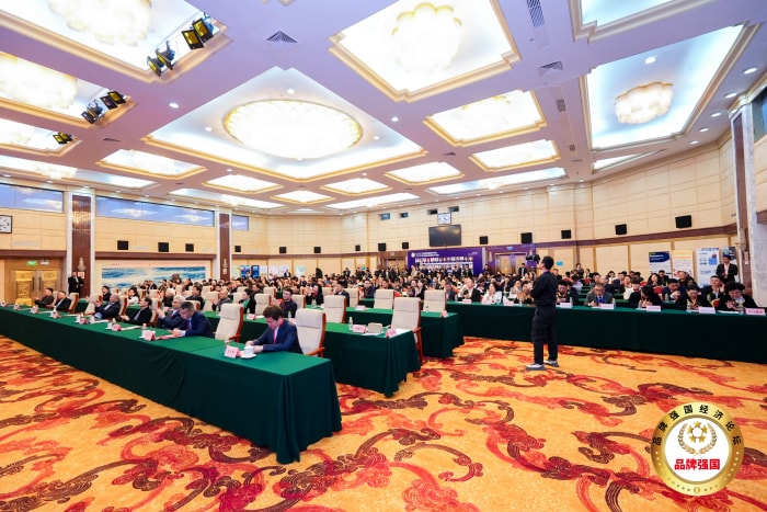 数智领航，品牌加冕！智邦国际连获“2025年度新经济领军企业”、“2025年度经济影响力人物”