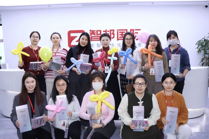 春风有信，花开有期，女神节快乐！